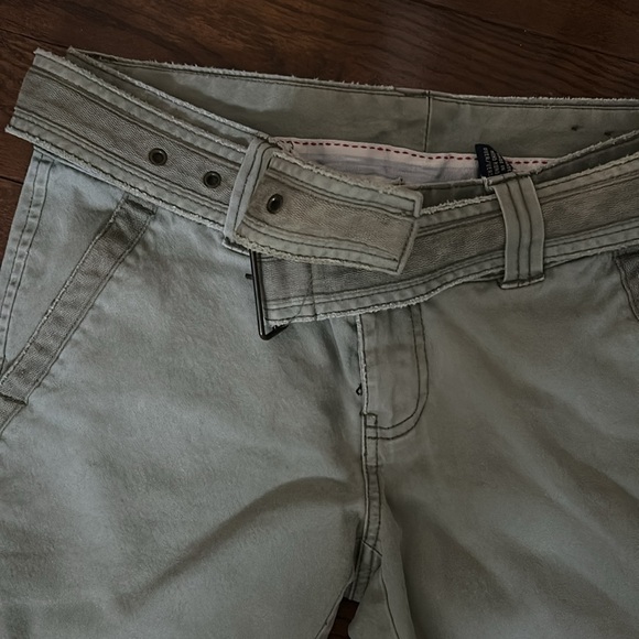 2/$25 - American Eagle Khaki Capris - Size 2 - Picture 3 of 9